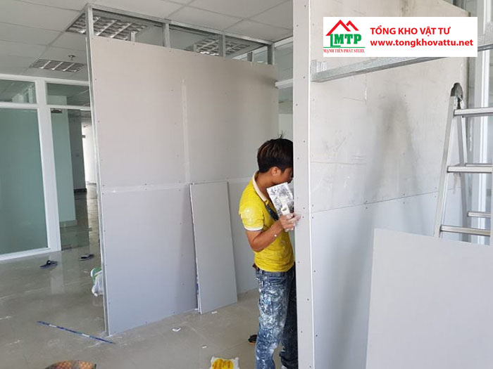 Cách thi công tấm xi măng Thái Lan: An toàn – Đơn giản – Chi tiết