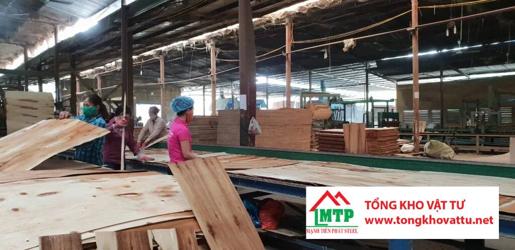 Chi tiết quy trình sản xuất ván ép phủ phim