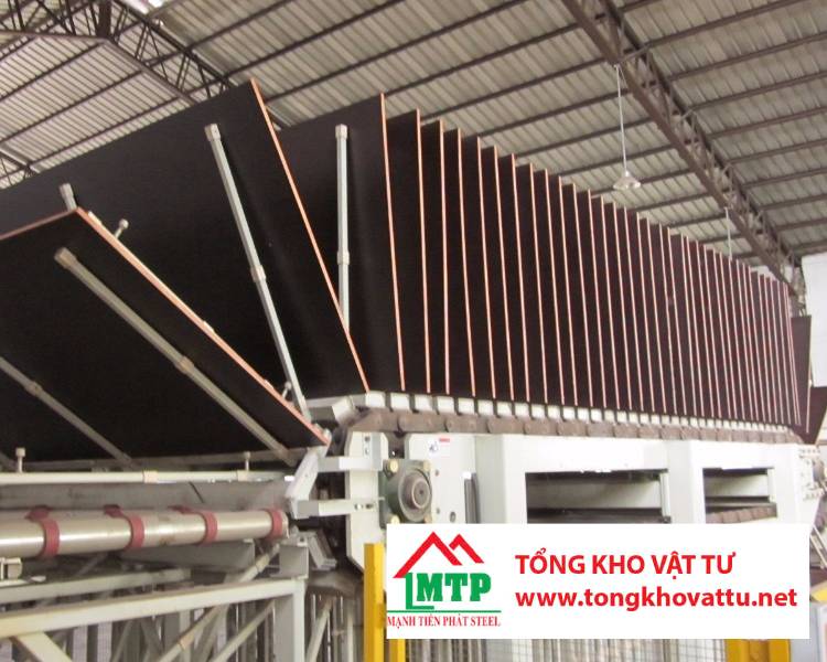 Giải pháp máy móc tối ưu trong sản xuất ván ép phủ phim