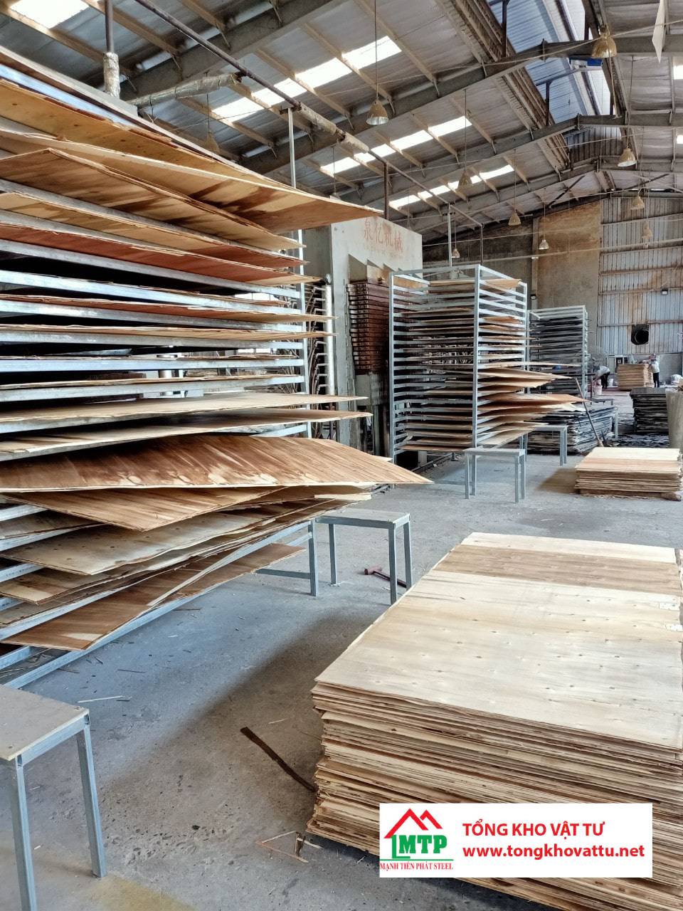 Khám phá công ty sản xuất ván ép phủ phim