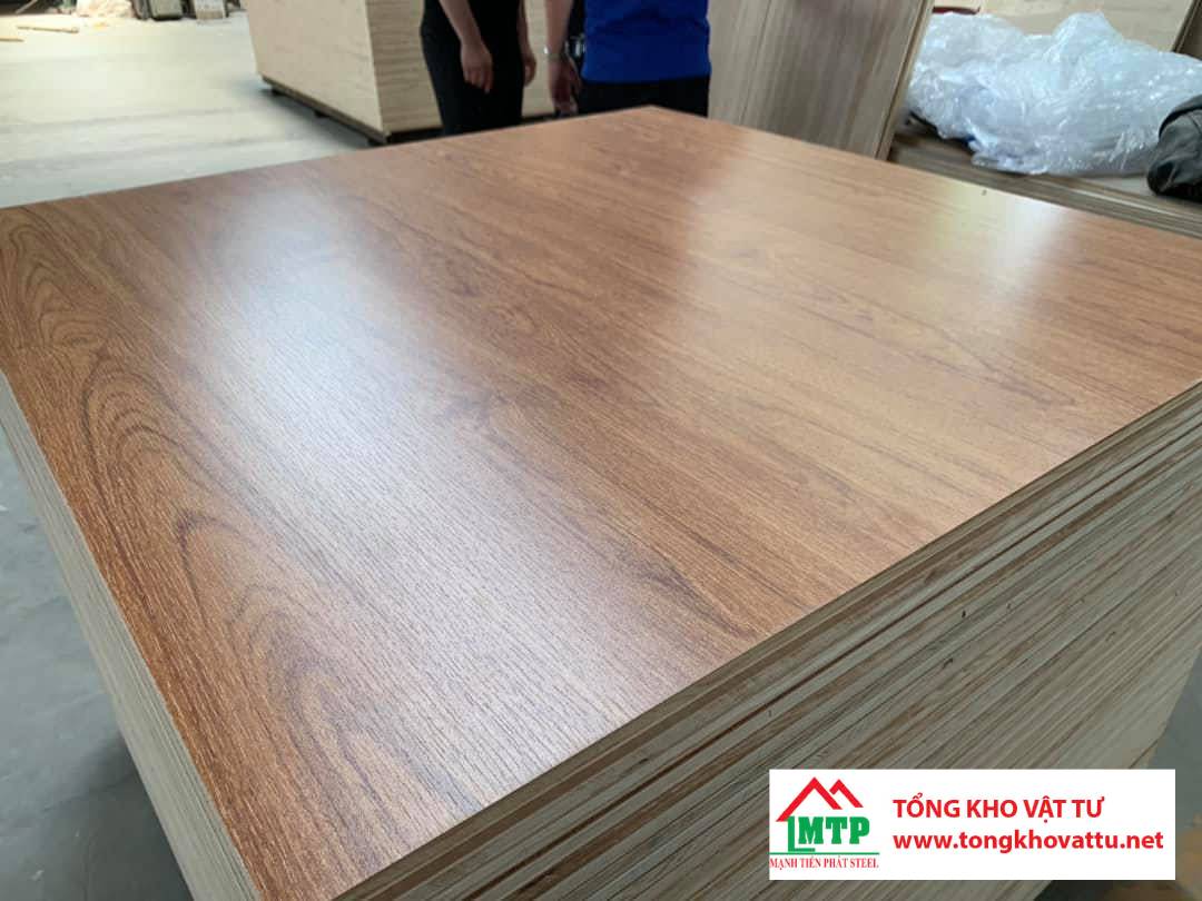 So Sánh Ván Ép Trang Trí và Gỗ Tự Nhiên: Nên Chọn Loại Nào?