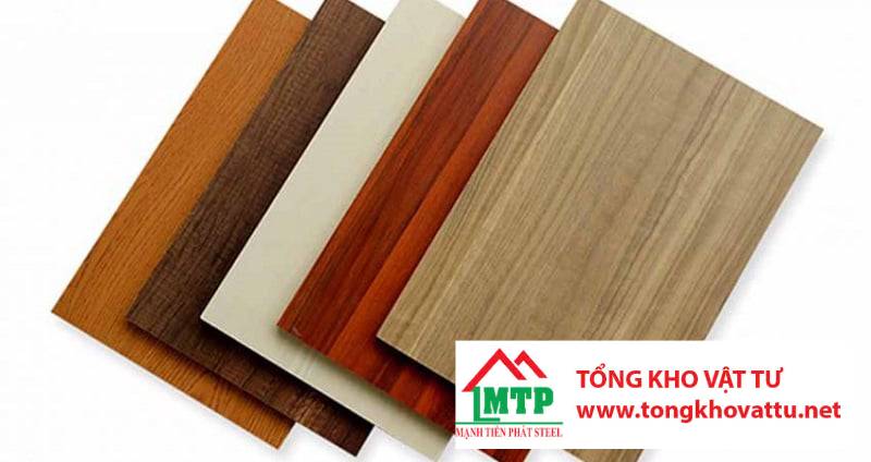 So Sánh Ván Ép Trang Trí và Gỗ Tự Nhiên: Nên Chọn Loại Nào?