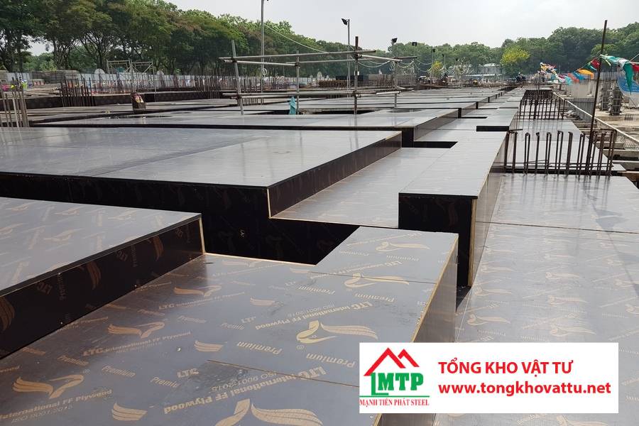 Tại Sao Nên Sử Dụng Ván Ép Phủ Phim Trong Cốp Pha Bê Tông?