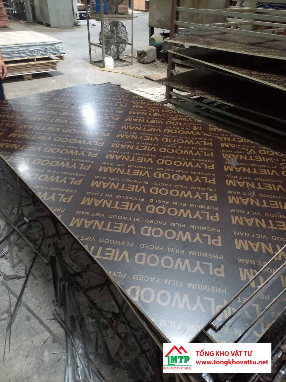 Tại Sao Nên Sử Dụng Ván Ép Phủ Phim Trong Cốp Pha Bê Tông?