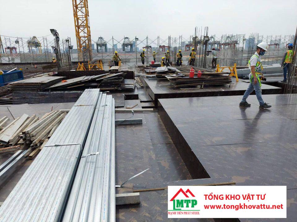 Tại sao ván ép phủ phim là lựa chọn hàng đầu trong xây dựng?