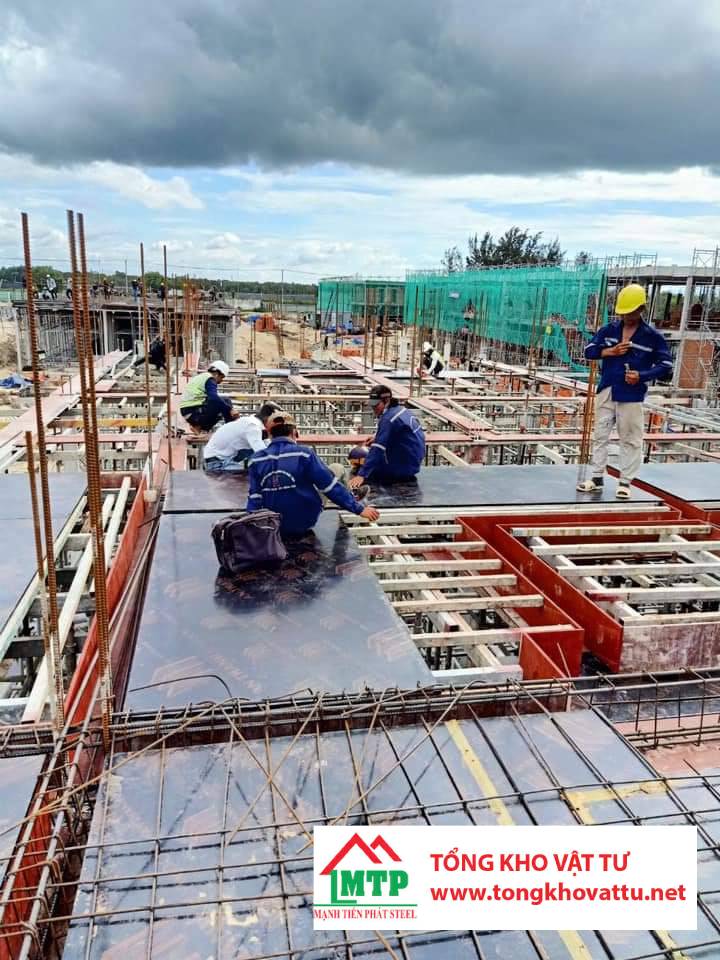 Tại sao ván ép phủ phim là lựa chọn hàng đầu trong xây dựng?