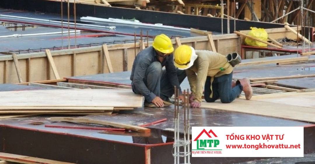 Tại sao ván ép phủ phim là lựa chọn hàng đầu trong xây dựng?