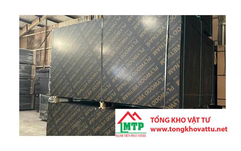 Tại sao ván ép phủ phim là lựa chọn hàng đầu trong xây dựng?