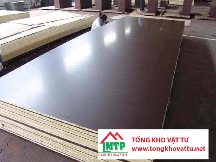 Tại sao ván ép phủ phim là lựa chọn hàng đầu trong xây dựng?