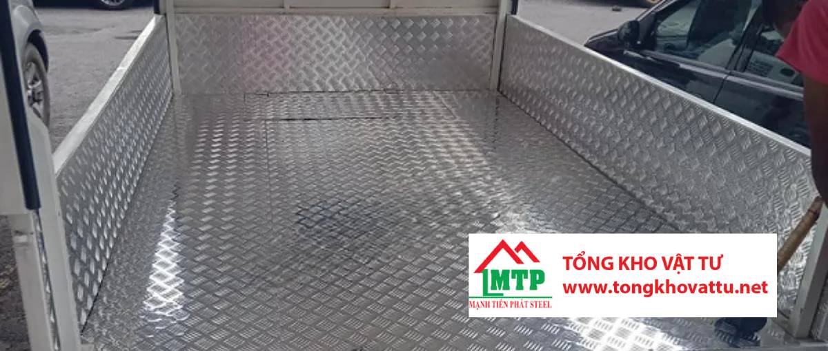 Tấm INOX Lót Sàn Xe, Thùng Xe Nên Dùng Loại Nào?