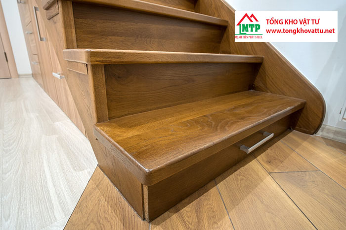 5+ điều cần biết trước khi chọn tấm xi măng giả gỗ ốp cầu thang
