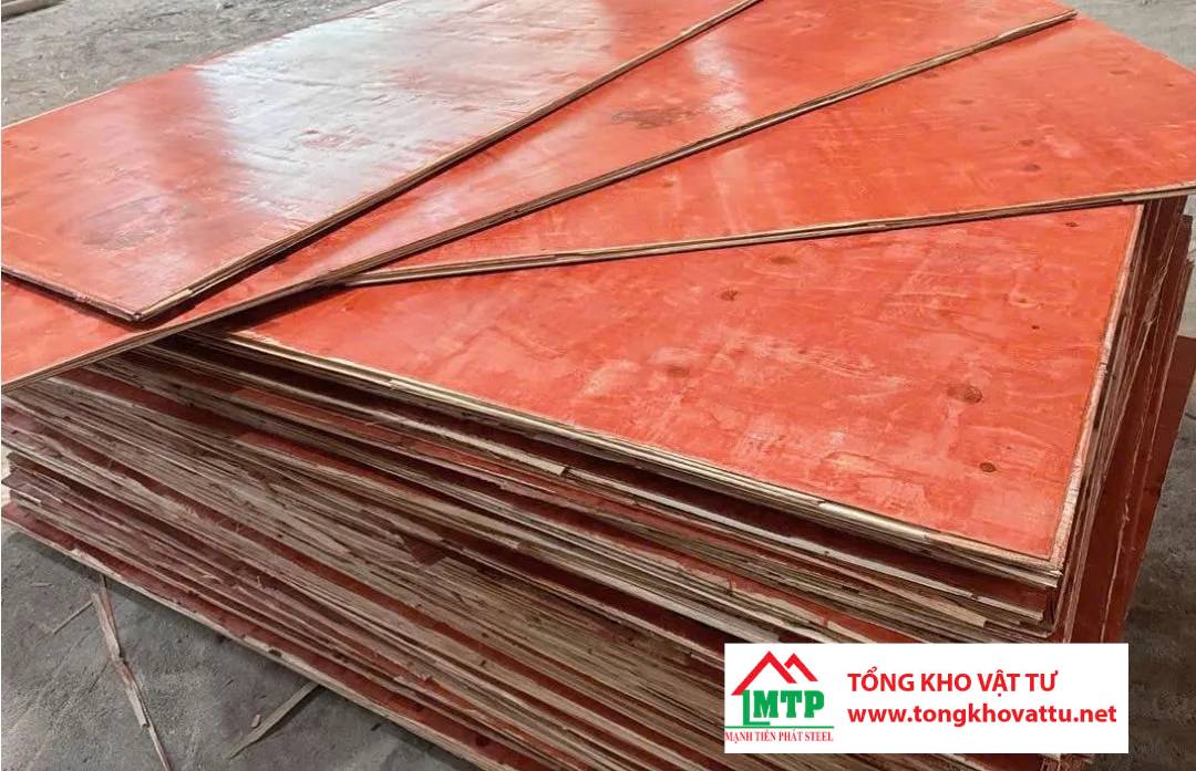 Ván ép cốp pha là gì? Cấu tạo, đặc tính và vai trò trong thi công bê tông