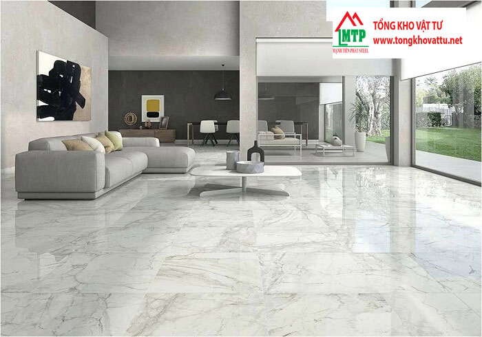 Bề mặt sàn đá trơn nhẵn rất dễ gây trơn trượt
