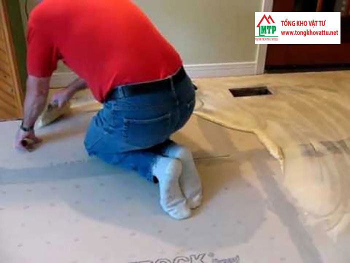 Bít lại các lỗ nhỏ do đinh vít bằng xi măng