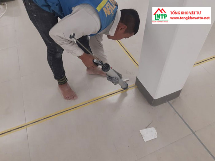 Sử dụng vải dán tường để cố định vết nối