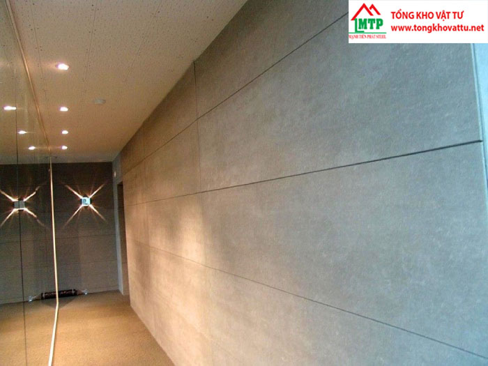 Tấm ốp tường xi măng vân trơn làm tường hành lang